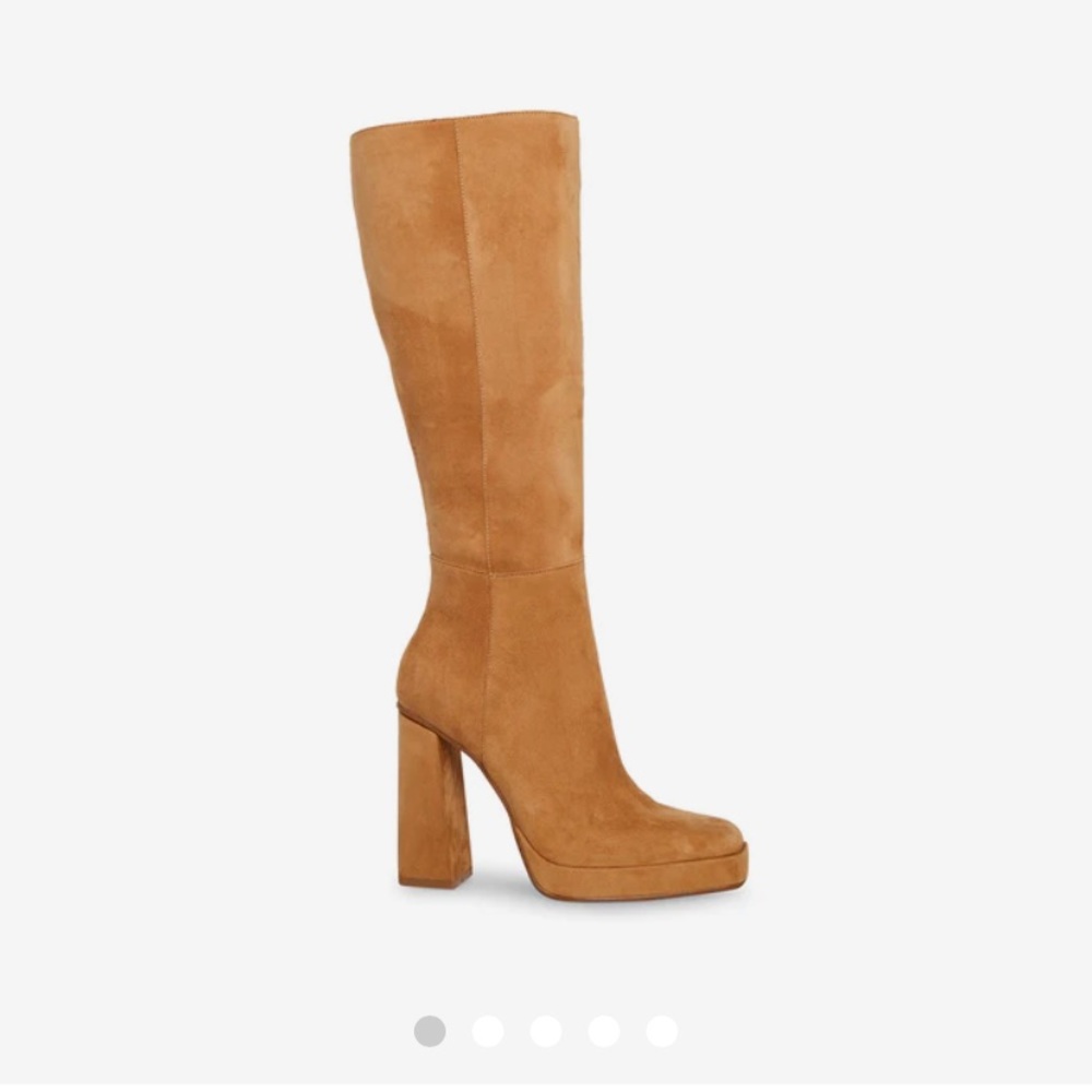 Size 6. Never worn- excellent condition. Steve Madden, FRANKIE SAND SUEDE